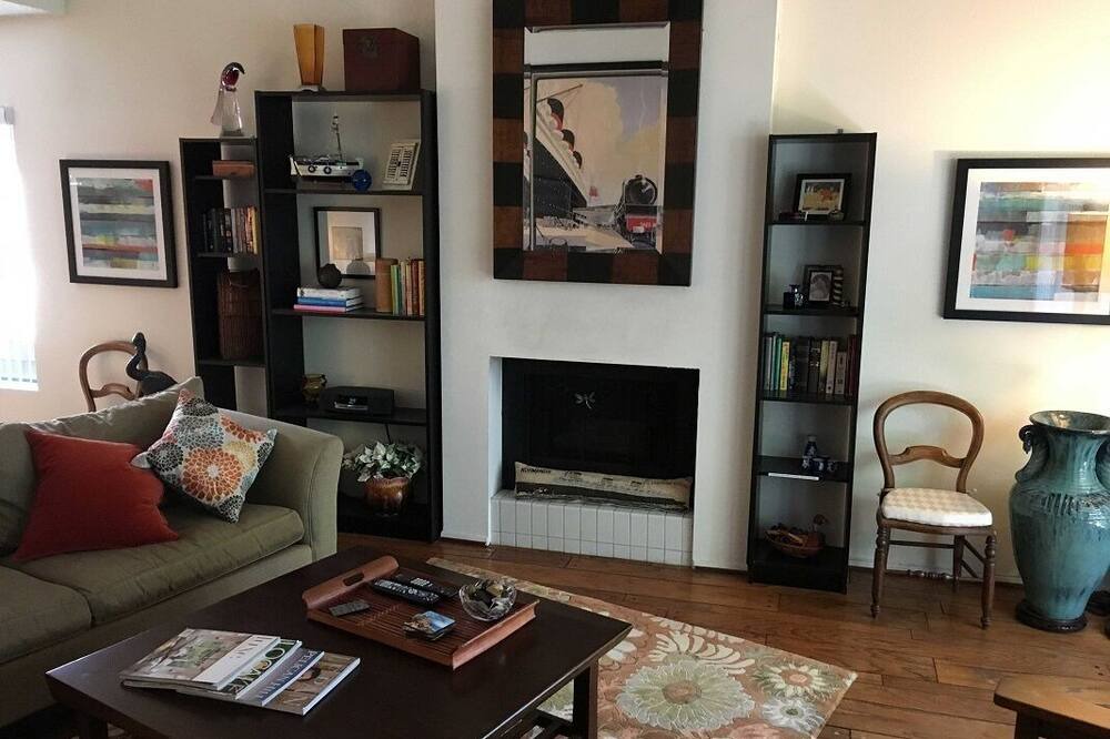 Photo of Livingroom in Belcourt