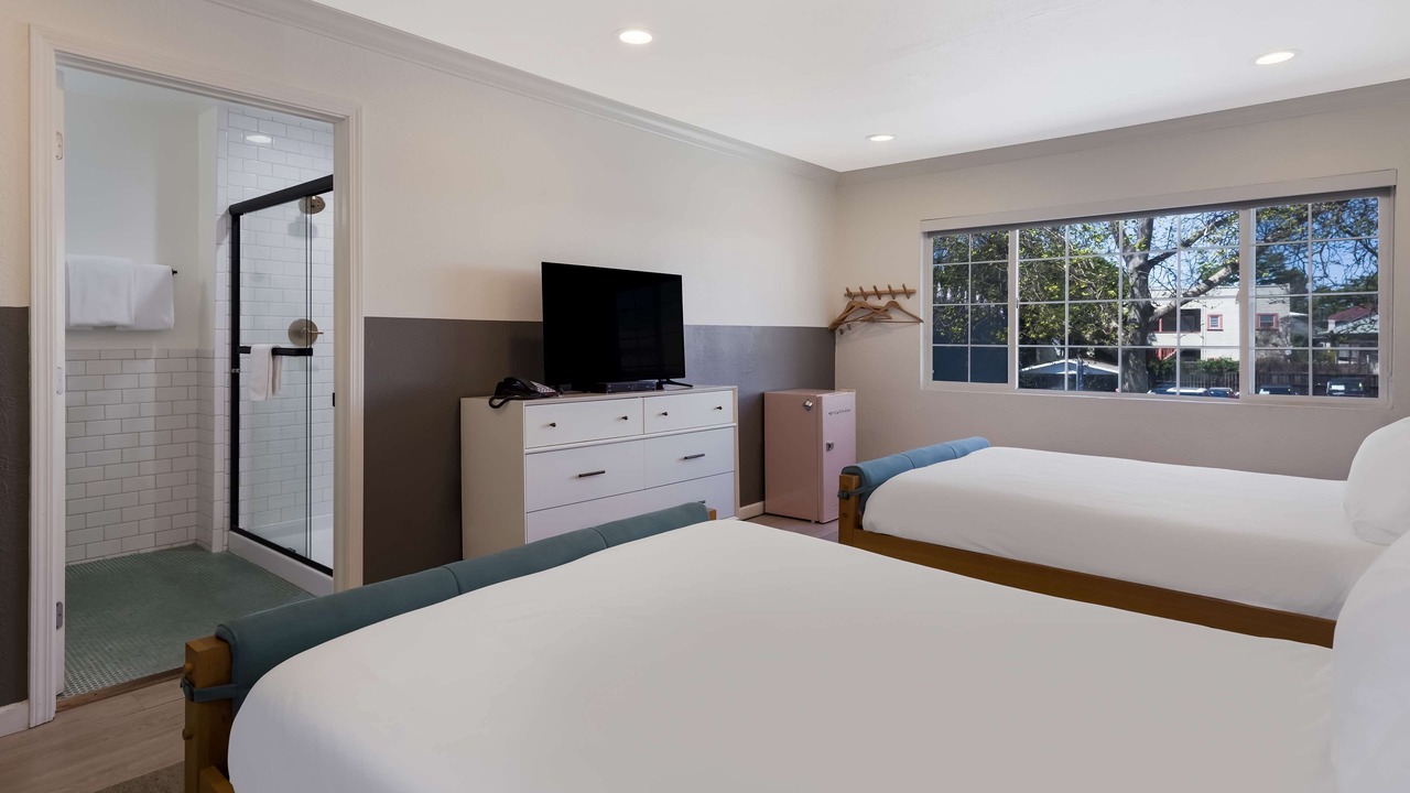 Photo of Bedroom in Piedmont Avenue