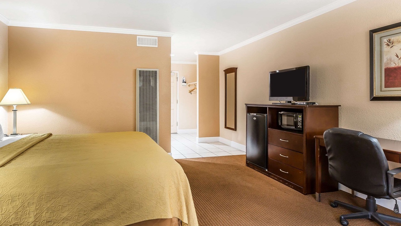Photo of Bedroom in San Simeon