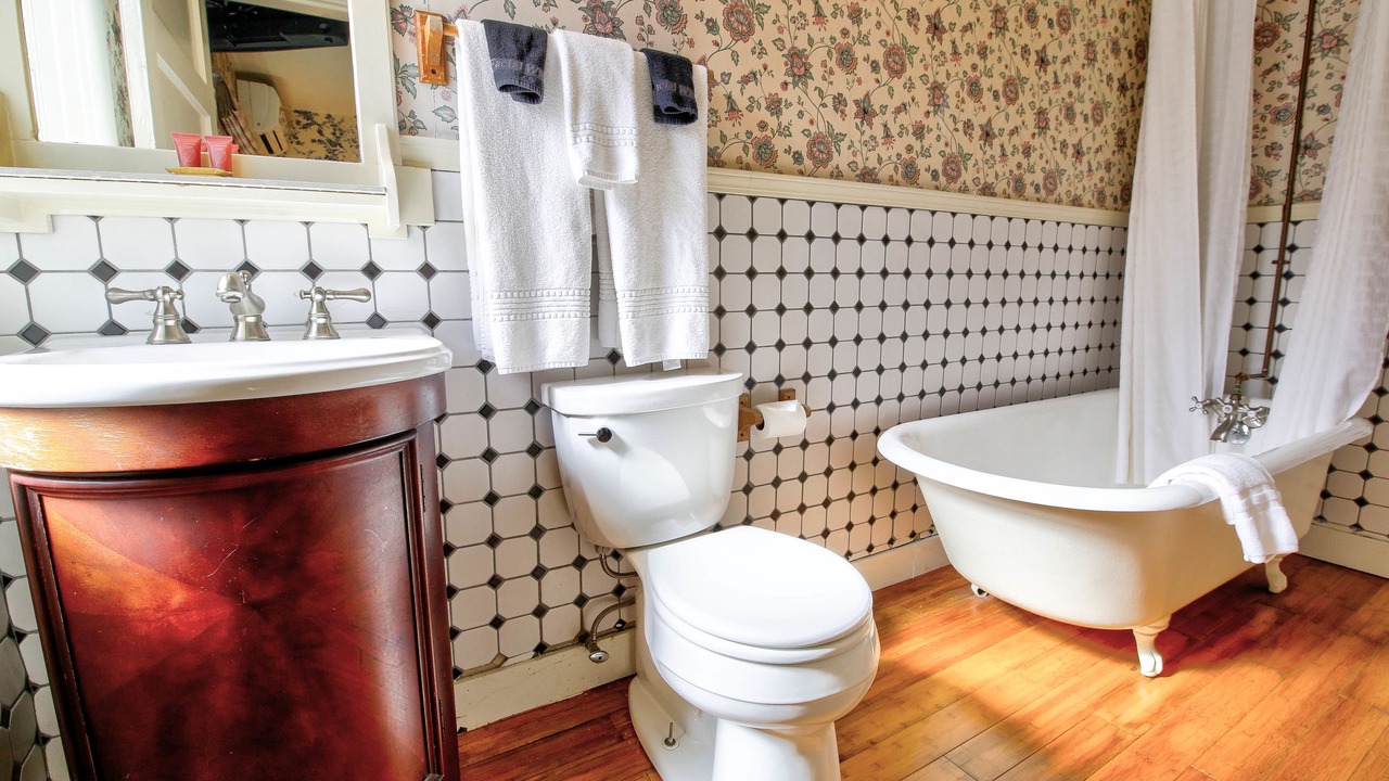 Photo of Bathroom in Groveland