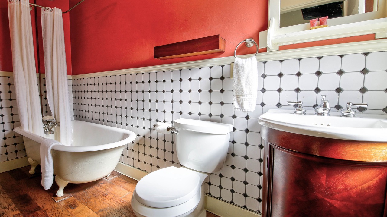 Photo of Bathroom in Groveland