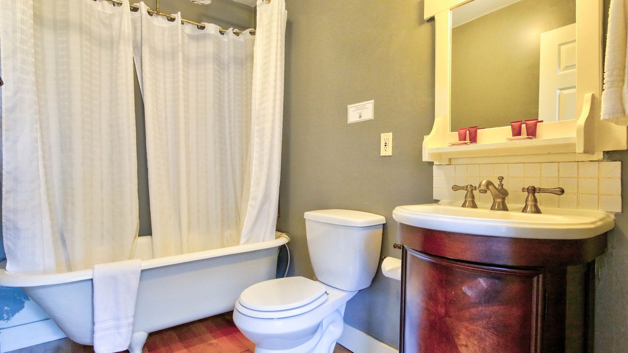 Photo of Bathroom in Groveland