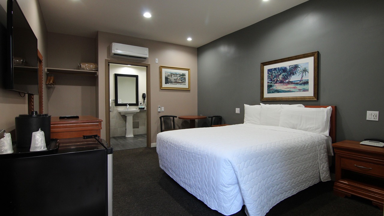 Photo of Bedroom in Greater Wilshire - Hancock Park