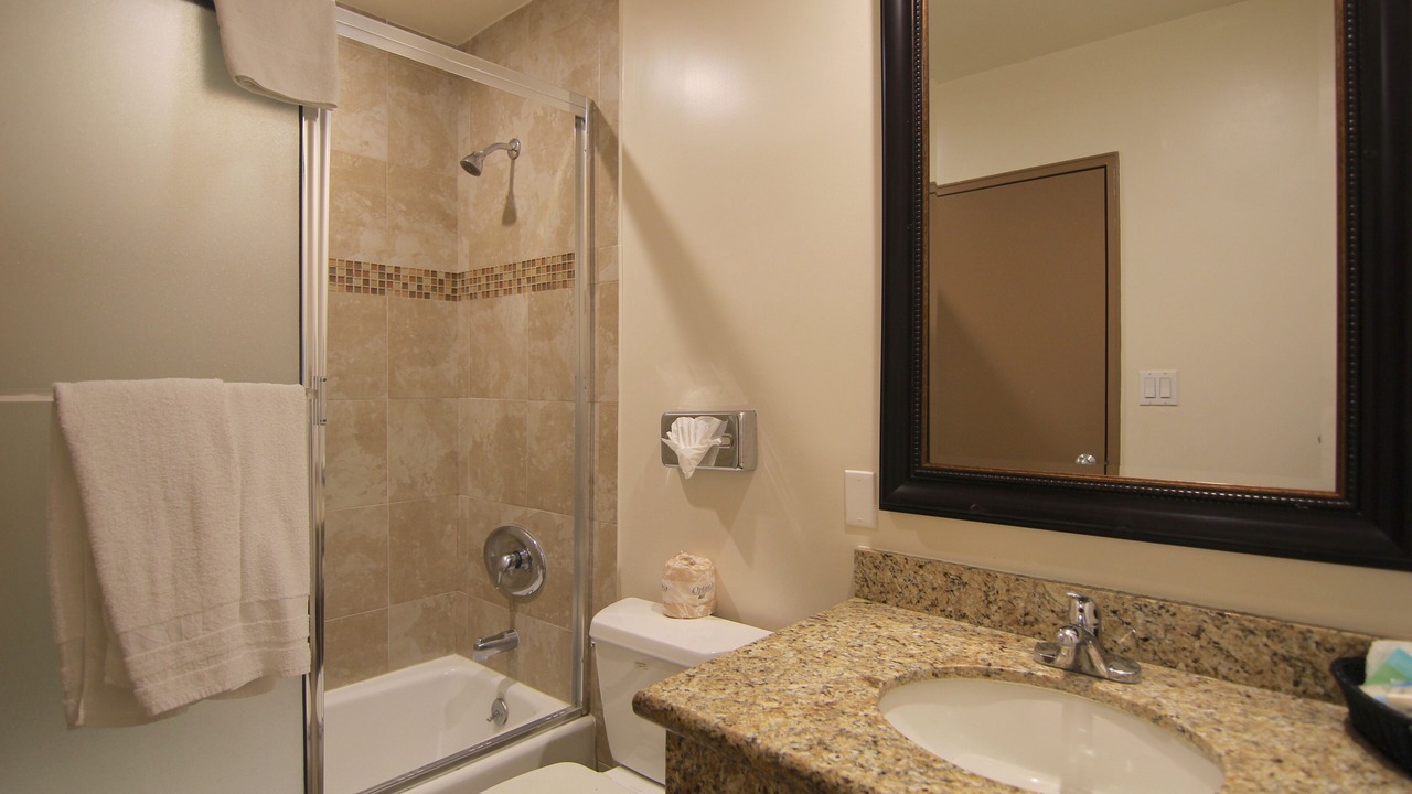 Photo of Bathroom in Greater Wilshire - Hancock Park