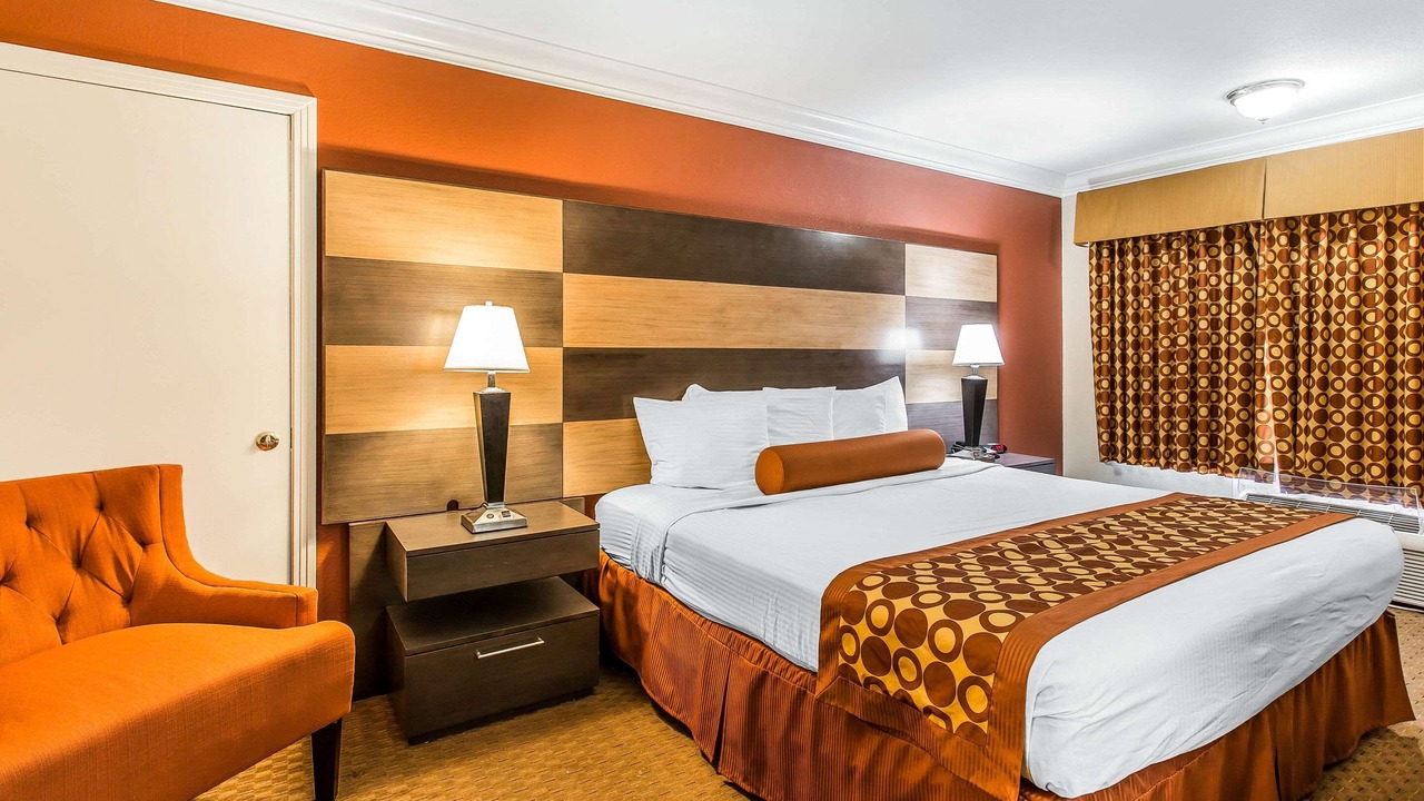 Photo of Bedroom in Canyon Lake