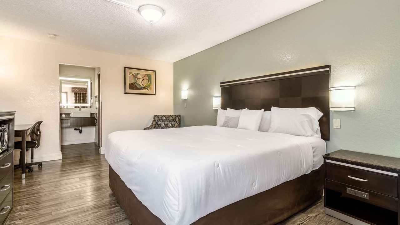 Photo of Bedroom in Barstow