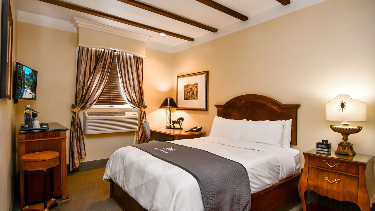 Photo of Bedroom in Downtown