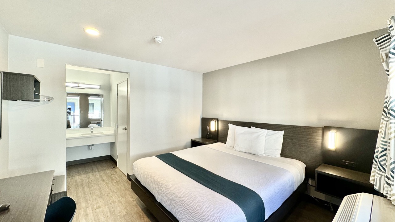 Photo of Bedroom in North Long Beach