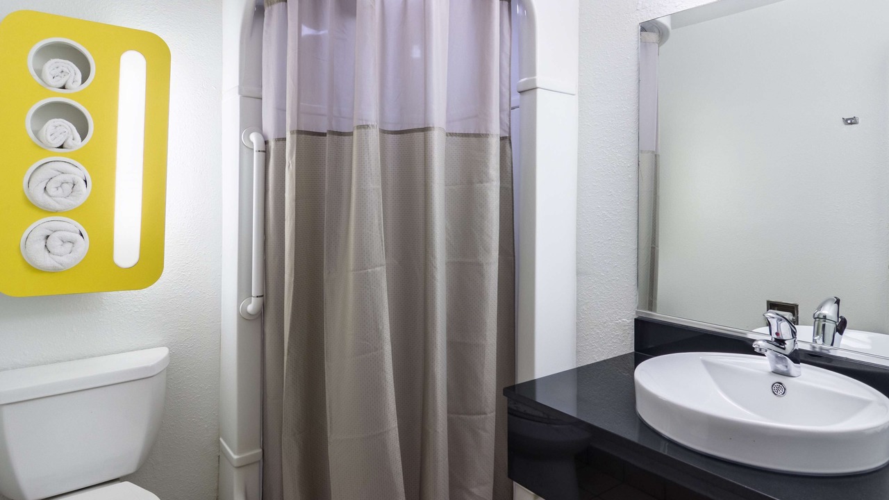 Photo of Bathroom in Oroville