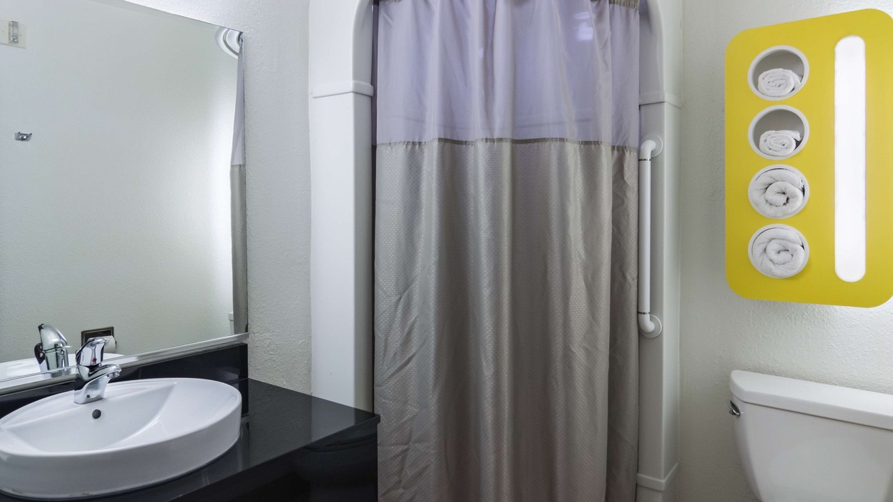 Photo of Bathroom in Oroville