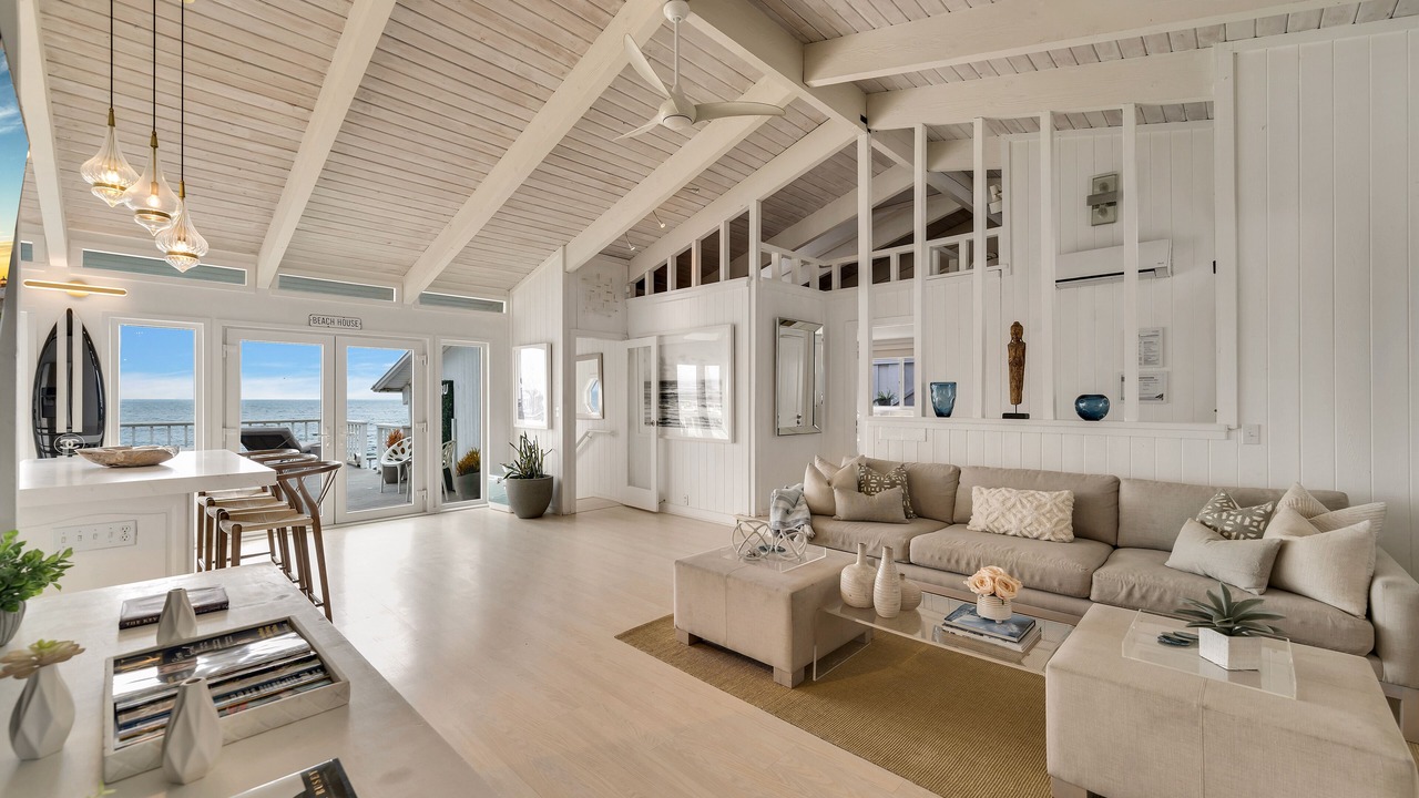 Photo of Livingroom in Eastern Malibu