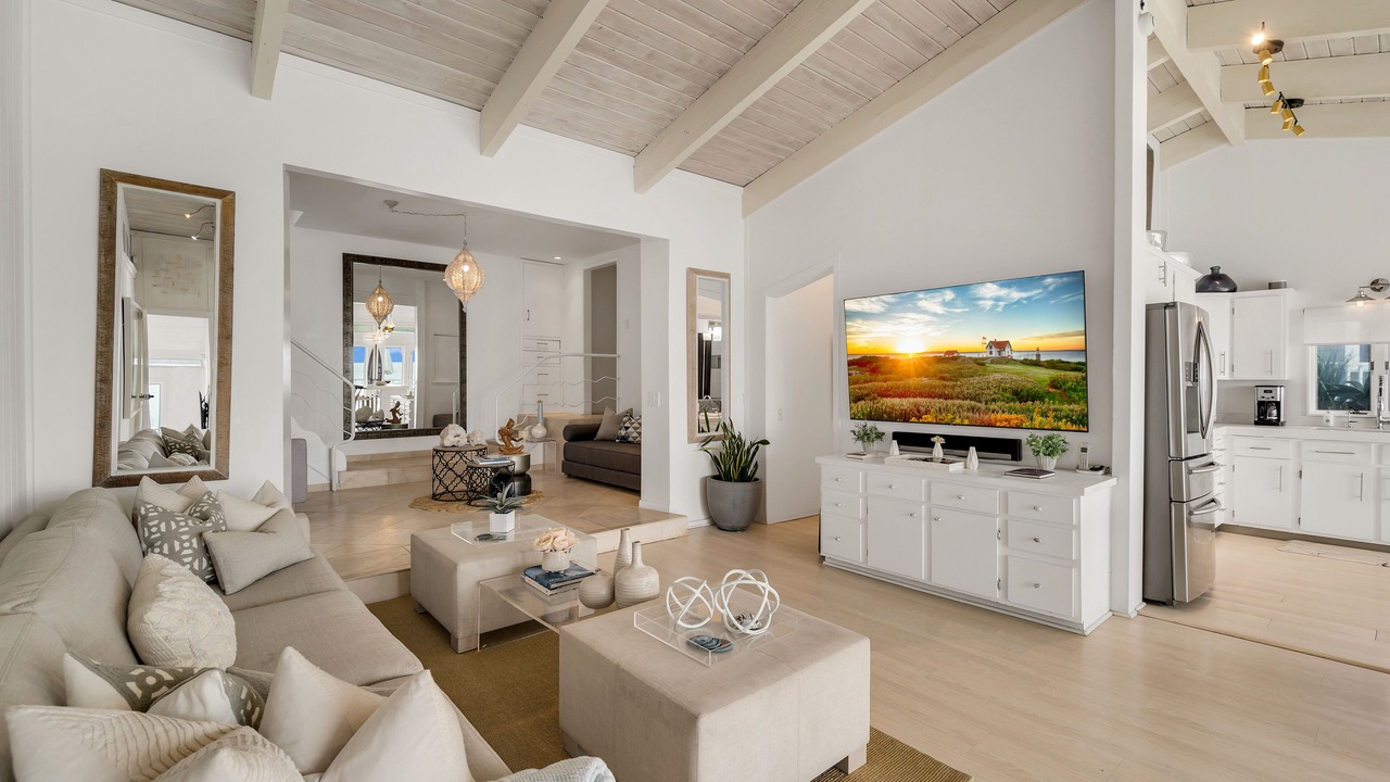 Photo of Livingroom in Eastern Malibu