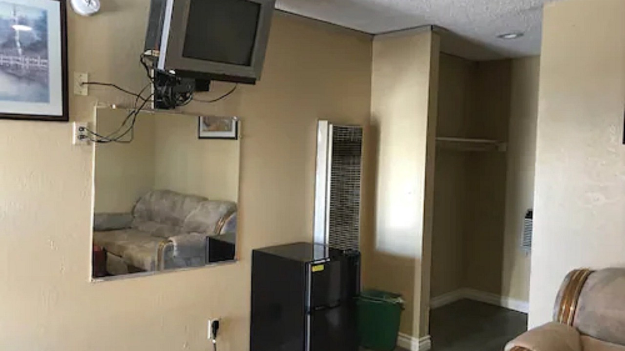 Photo of Livingroom in Westmont