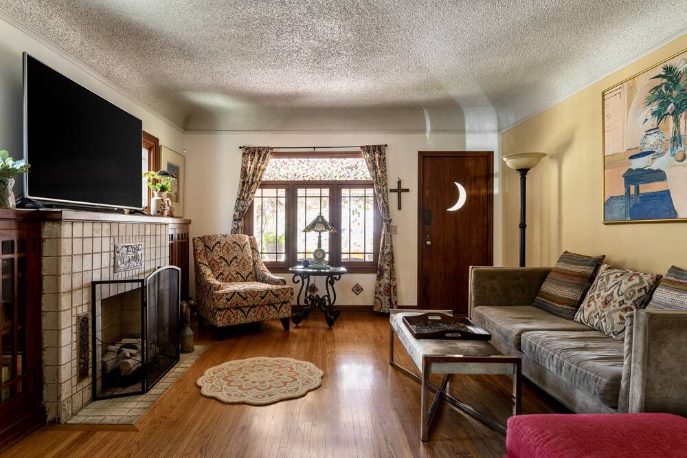 Photo of Livingroom in Altadena