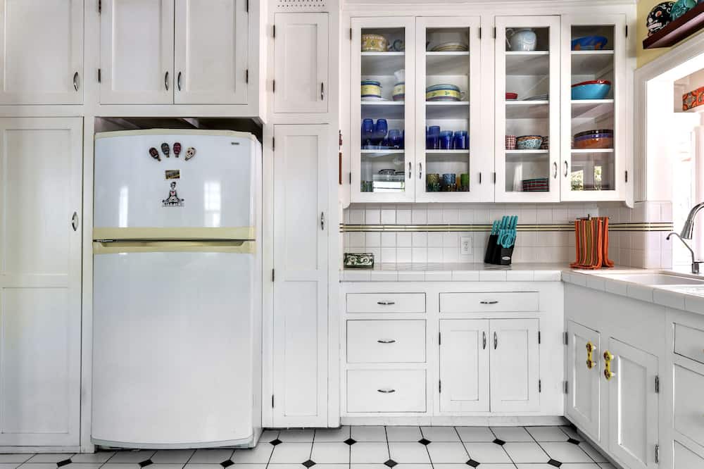 Photo of Kitchen in Altadena