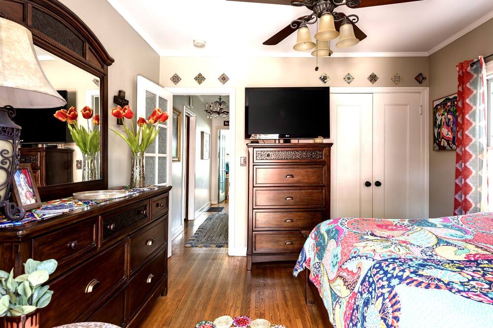 Photo of Bedroom in Altadena