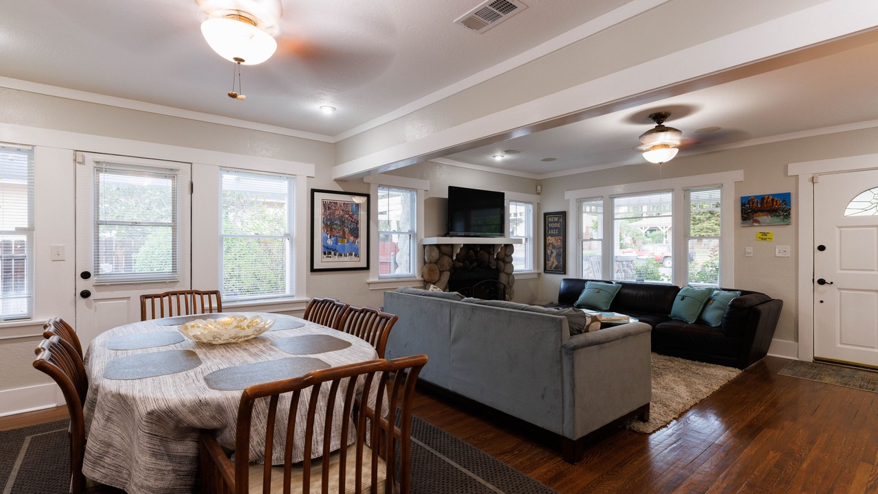 Photo of Livingroom in Altadena