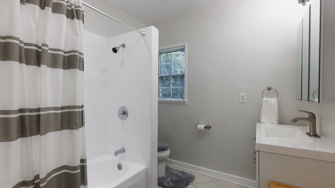 Photo of Bathroom in Altadena