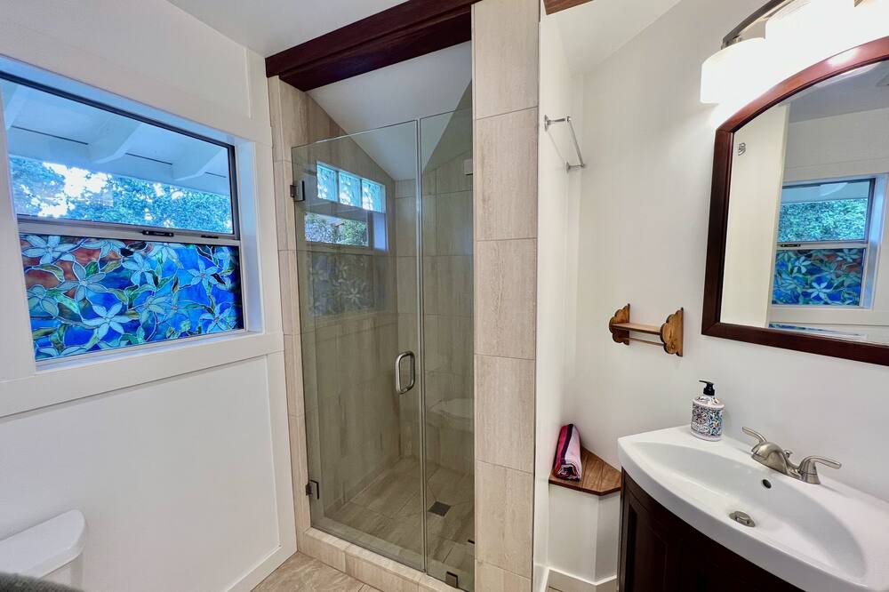 Photo of Bathroom in Fernwood