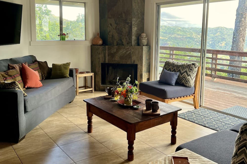 Photo of Livingroom in Fernwood