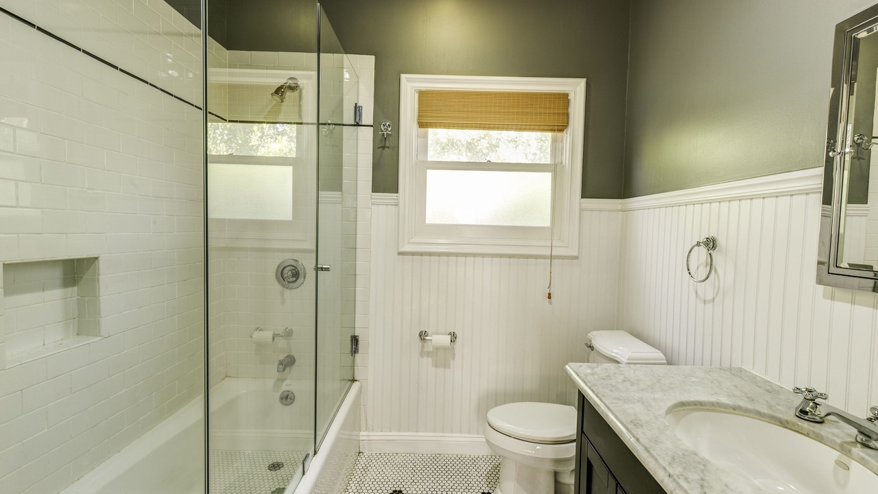 Photo of Bathroom in Carthay Circle