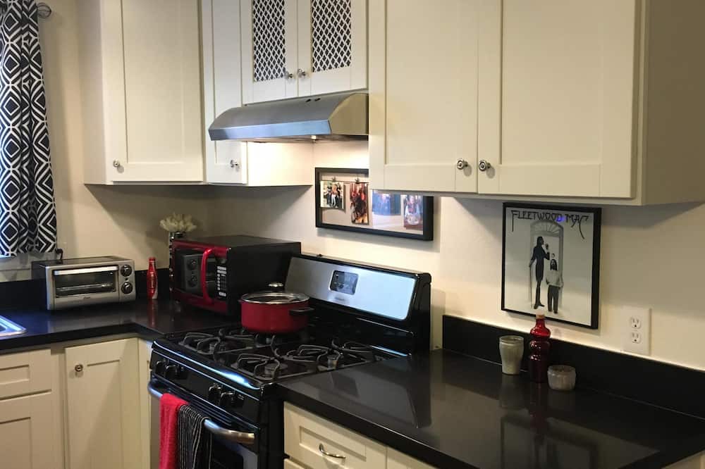 Photo of Kitchen in Altadena