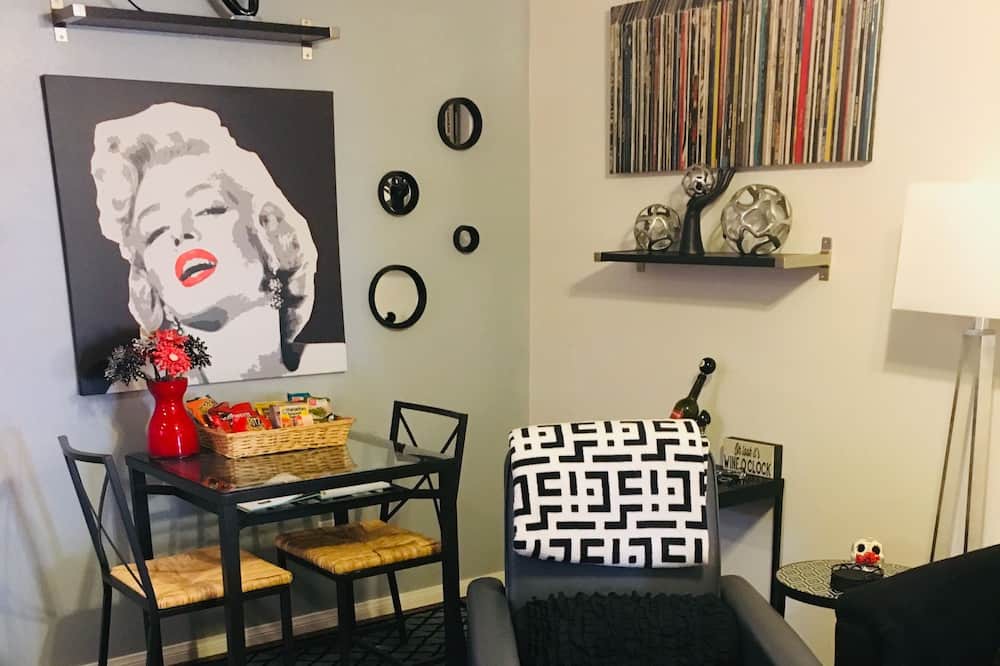 Photo of Livingroom in Altadena