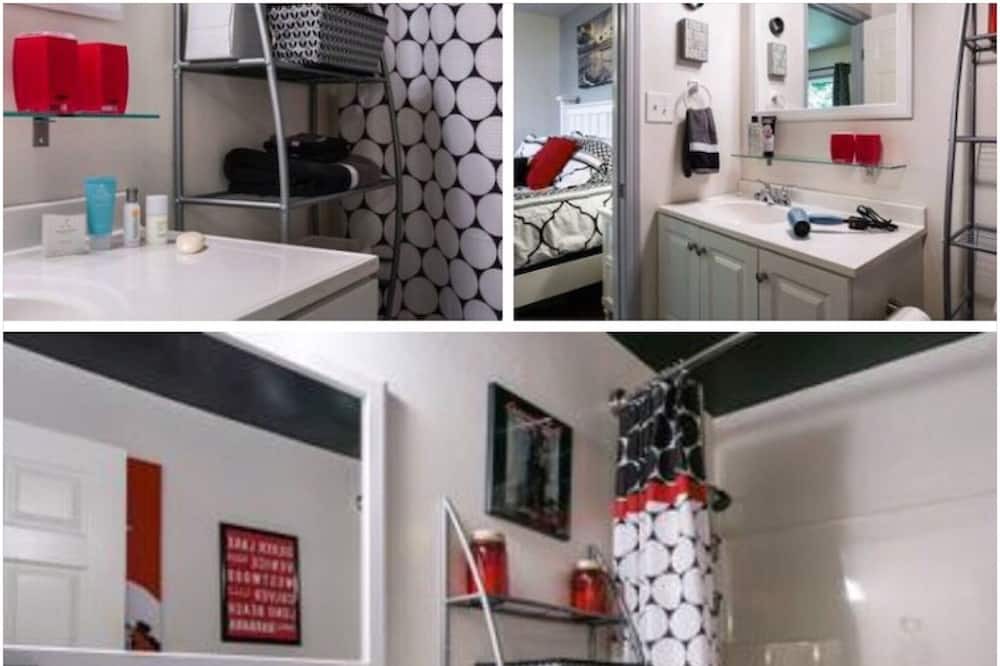 Photo of Bathroom in Altadena
