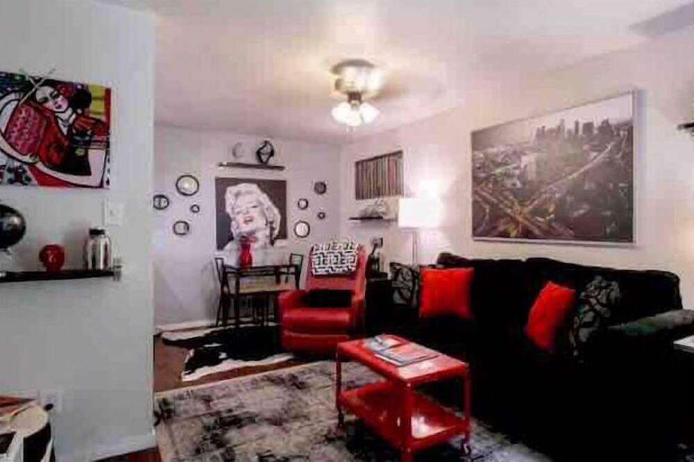 Photo of Livingroom in Altadena