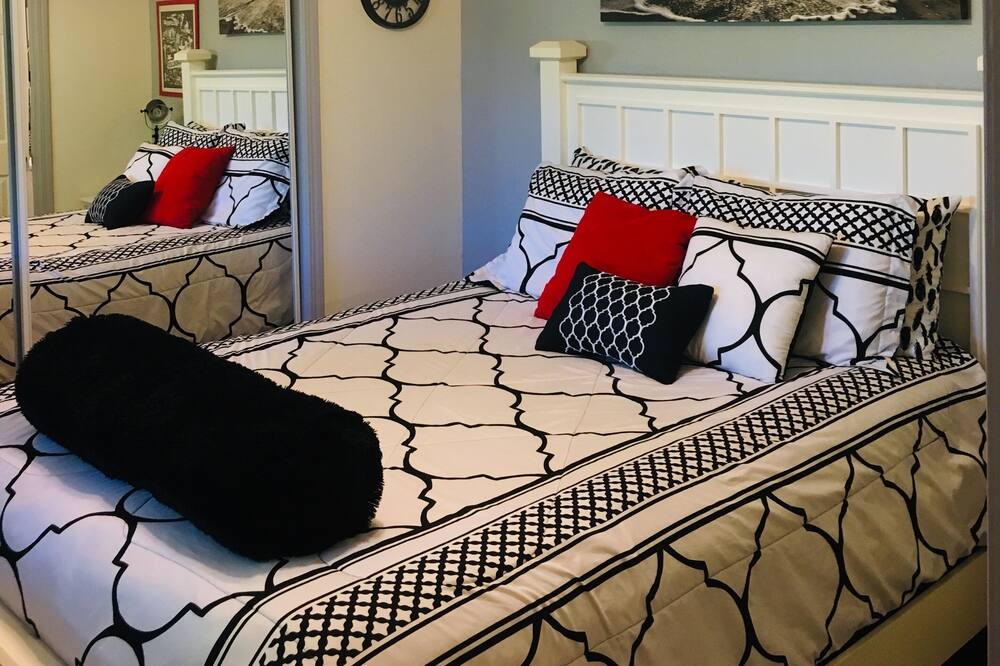 Photo of Bedroom in Altadena