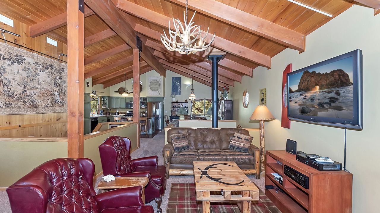 Photo of Livingroom in Eagle Mountain Estates