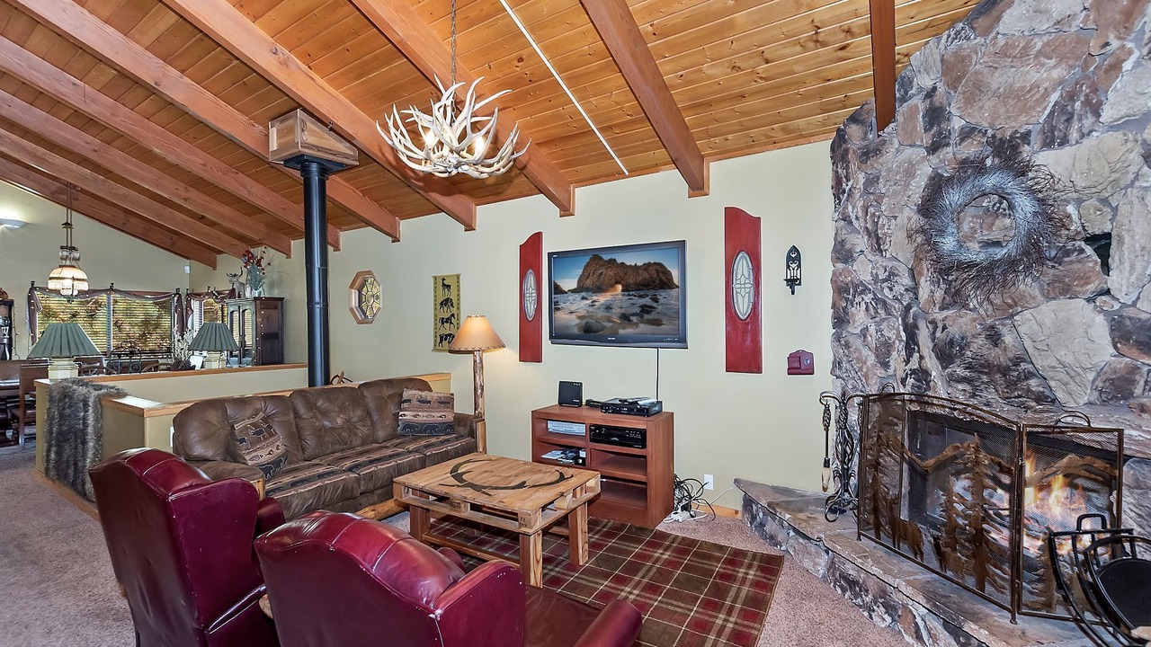Photo of Livingroom in Eagle Mountain Estates