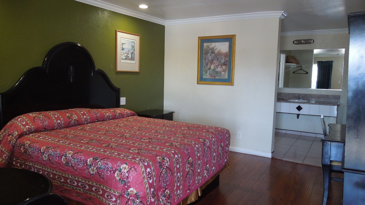 Photo of Bedroom in Orange