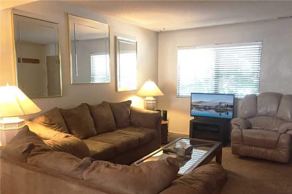 Photo of Livingroom in Summit Estates