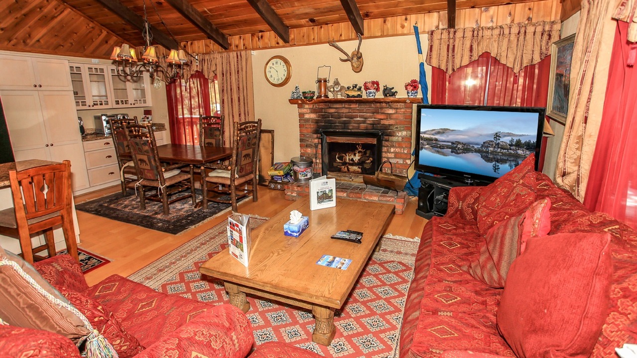 Photo of Livingroom in Summit Estates