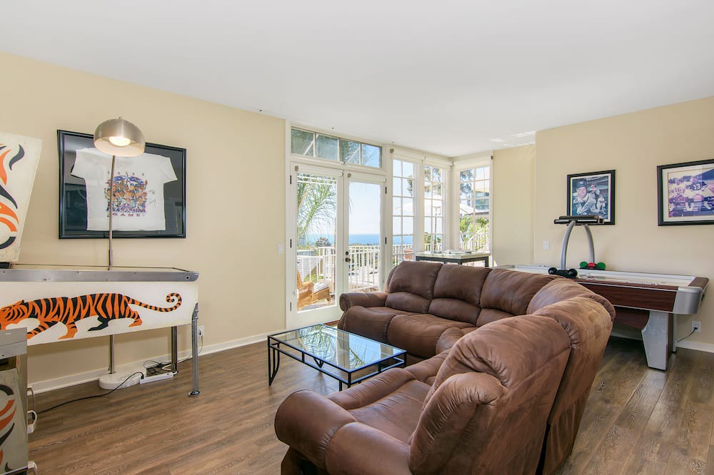 Photo of Bedroom in Village of La Jolla