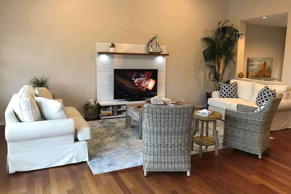 Photo of Livingroom in Village of La Jolla