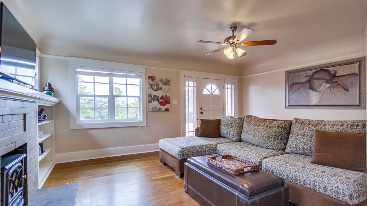 Photo of Livingroom in University Heights