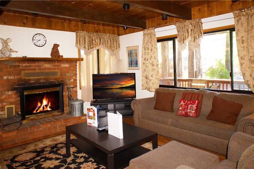 Photo of Livingroom in Summit Estates
