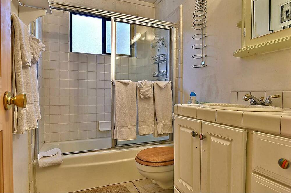 Photo of Bathroom in Summit Estates