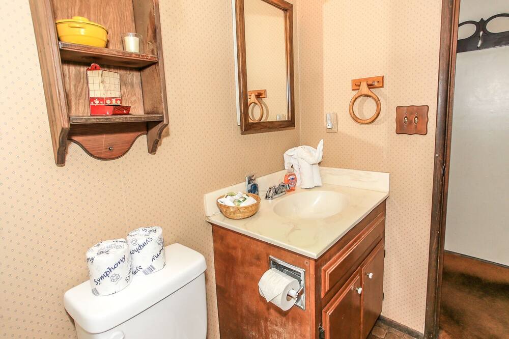 Photo of Bathroom in Summit Estates