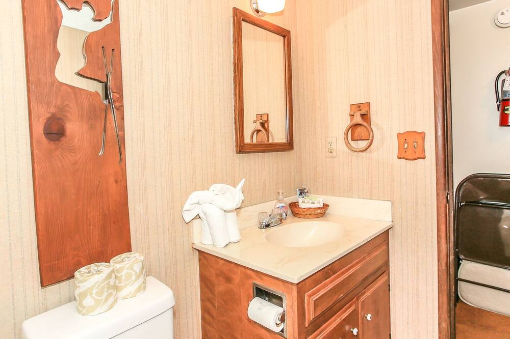 Photo of Bathroom in Summit Estates