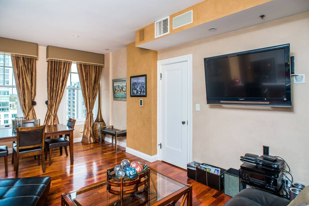 Photo of Livingroom in Cortez Hill