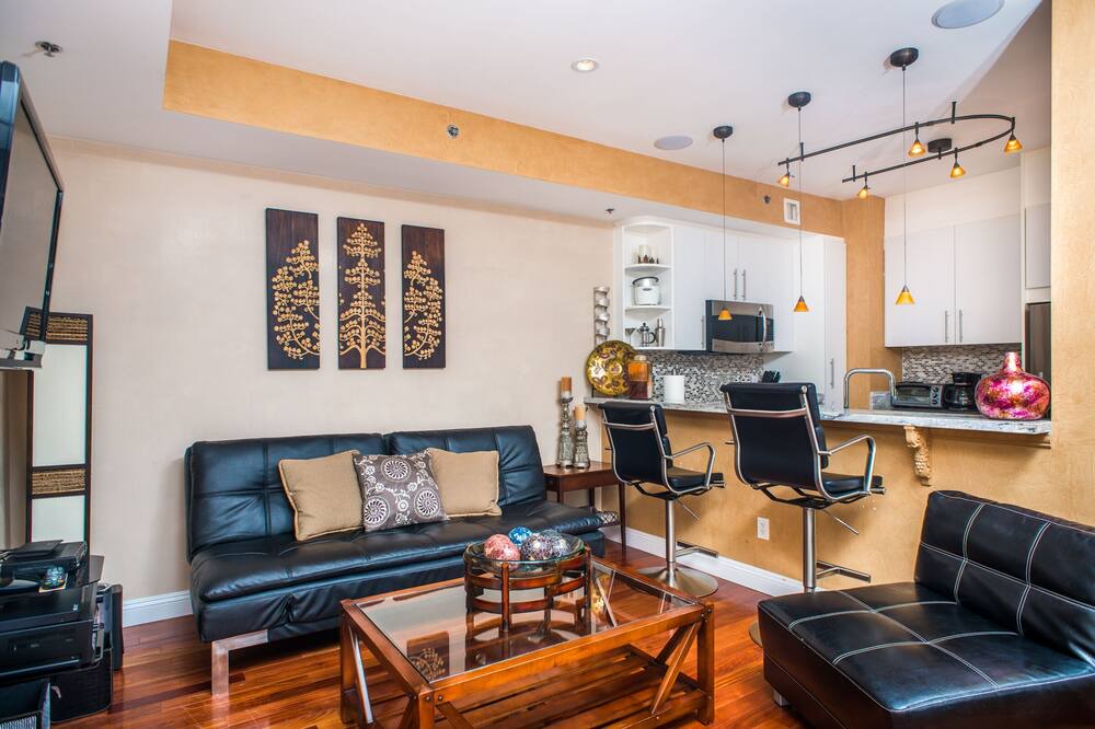Photo of Livingroom in Cortez Hill