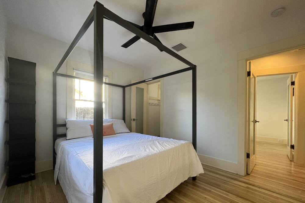 Photo of Bedroom in Mid Central