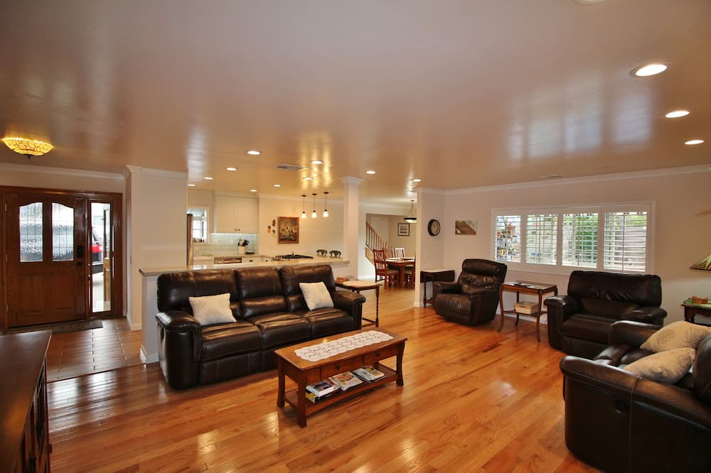 Photo of Bedroom in Fountain Valley