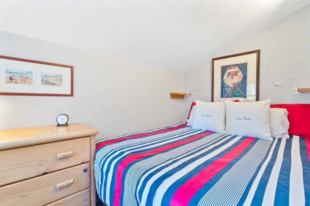 Photo of Bedroom in Opal Cliffs