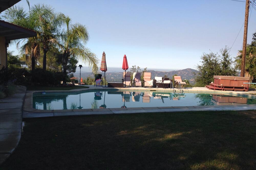 Photo of Outdoor in Altadena
