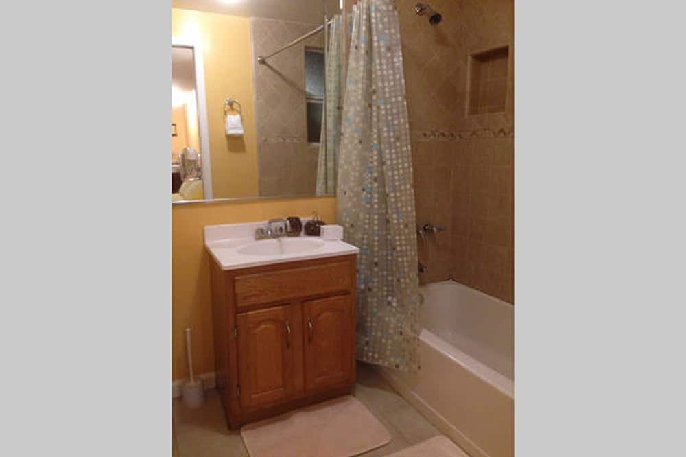 Photo of Bathroom in Altadena