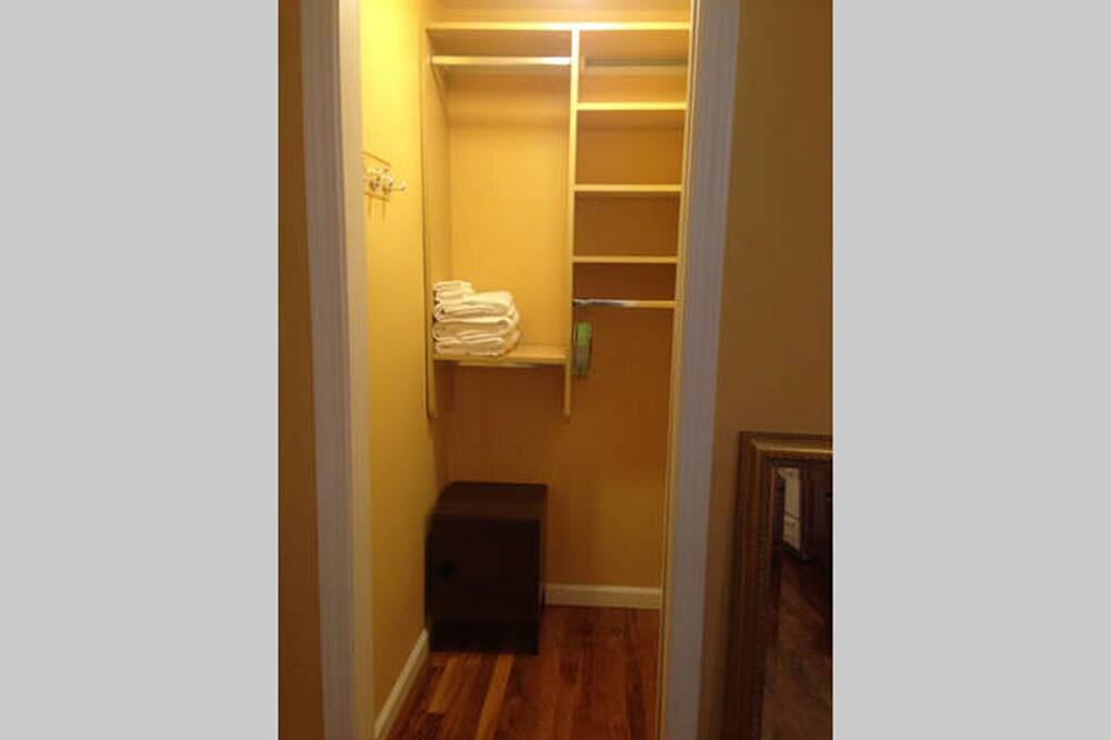 Photo of Bedroom in Altadena
